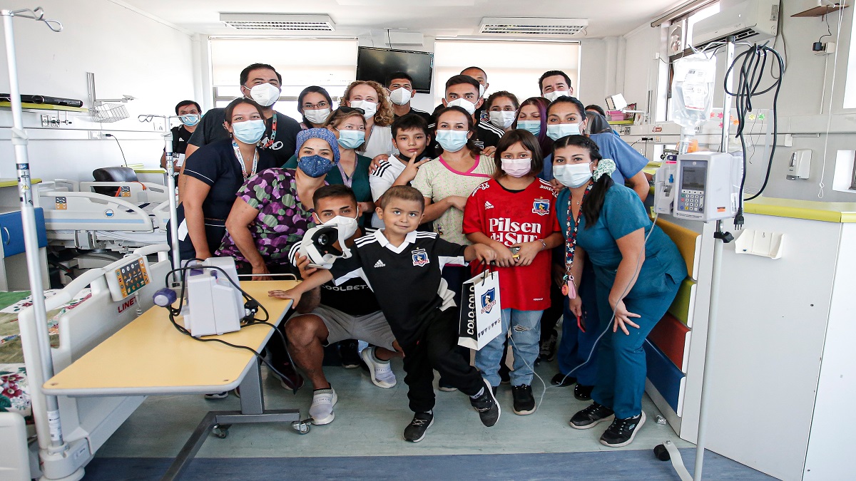 La visita de algunos jugadores de Colo Colo a niños con cáncer en semana de superclásico