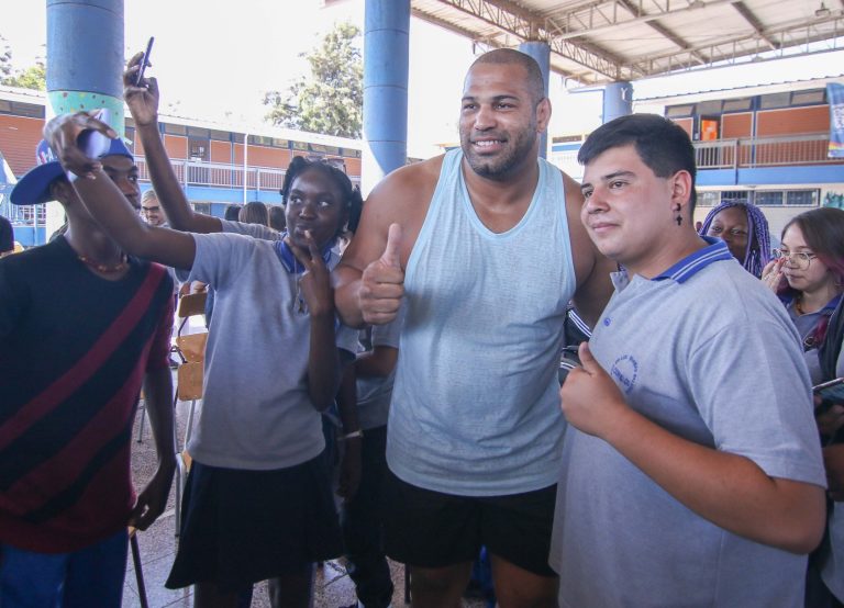 Yasmani Acosta revolucionó Cerrillos en firma de alianza para Juegos Santiago 2023 8 WhatsApp Image 2023-03-22 at 17.44.14