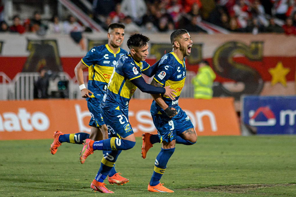 Everton vence a Curicó Unido de visita en el Estadio La granja