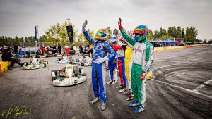 pilotos saludan al publico