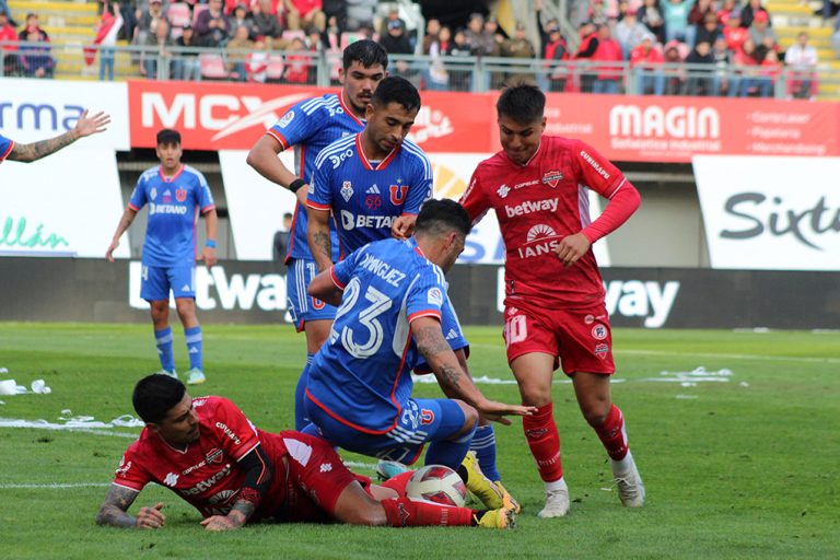 Ñublense y Universidad de Chile empataron en el Nelson Oyarzún 14 toletole