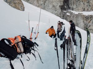Expertos enseñarán técnicas de rescate y supervivencia en la montaña nevada en el Winter Rescue Camp de MAMMUT 1 AvalancheSafety FW22 Zermatt 034