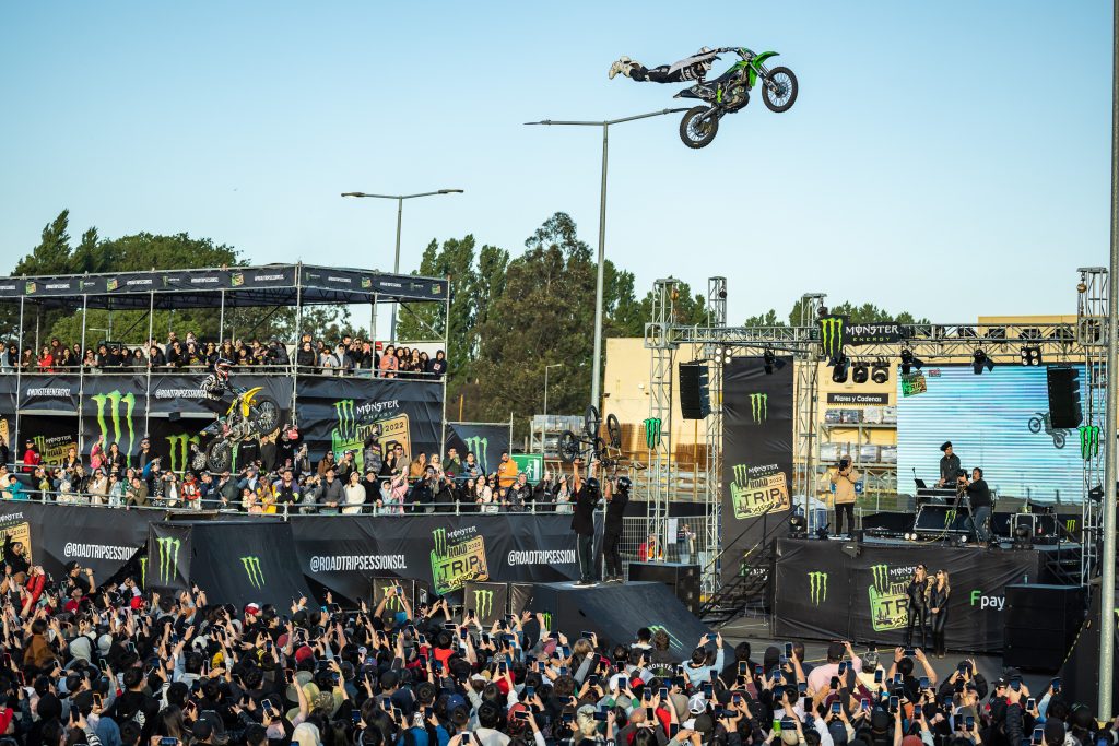 Pucón recibirá a los mejores exponentes de Bmx y Fmx Freestyle junto a la música de Polimá Westcoast en el ‘Monster Energy Road Trip Sessions" 6 1707523130483 Monster Energy Road Trip Sessions FMX