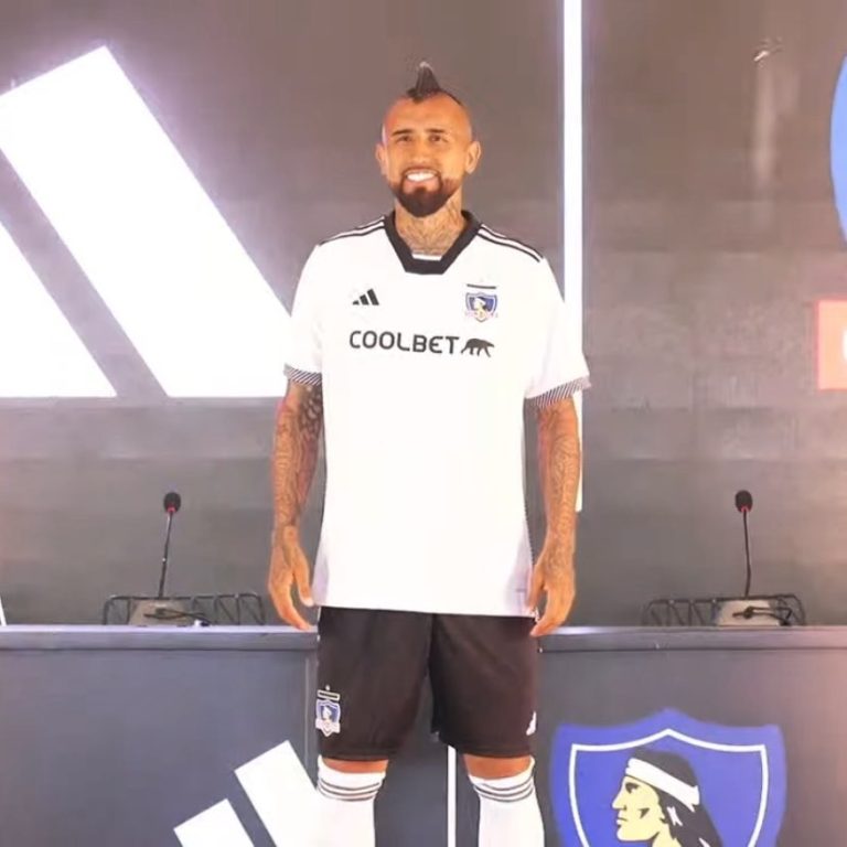 Colo Colo presenta su camiseta para la temporada 2024 10 WhatsApp Image 2024-01-31 at 13.16.38 (1)