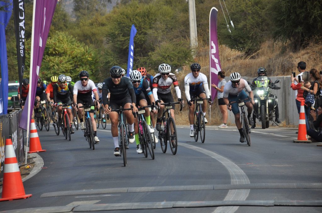 Nicolás Cabrera y Paola Muñoz se lucieron en el Gran Fondo Curacaví by Kross 10 Grupo ruta