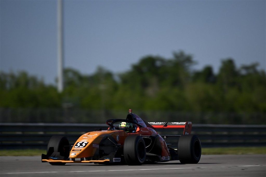 Nicolás Ambiado va por más podios en la segunda fecha de la FR Américas Championship en Estados Unidos en el Road América SpeedTour 15 en pista