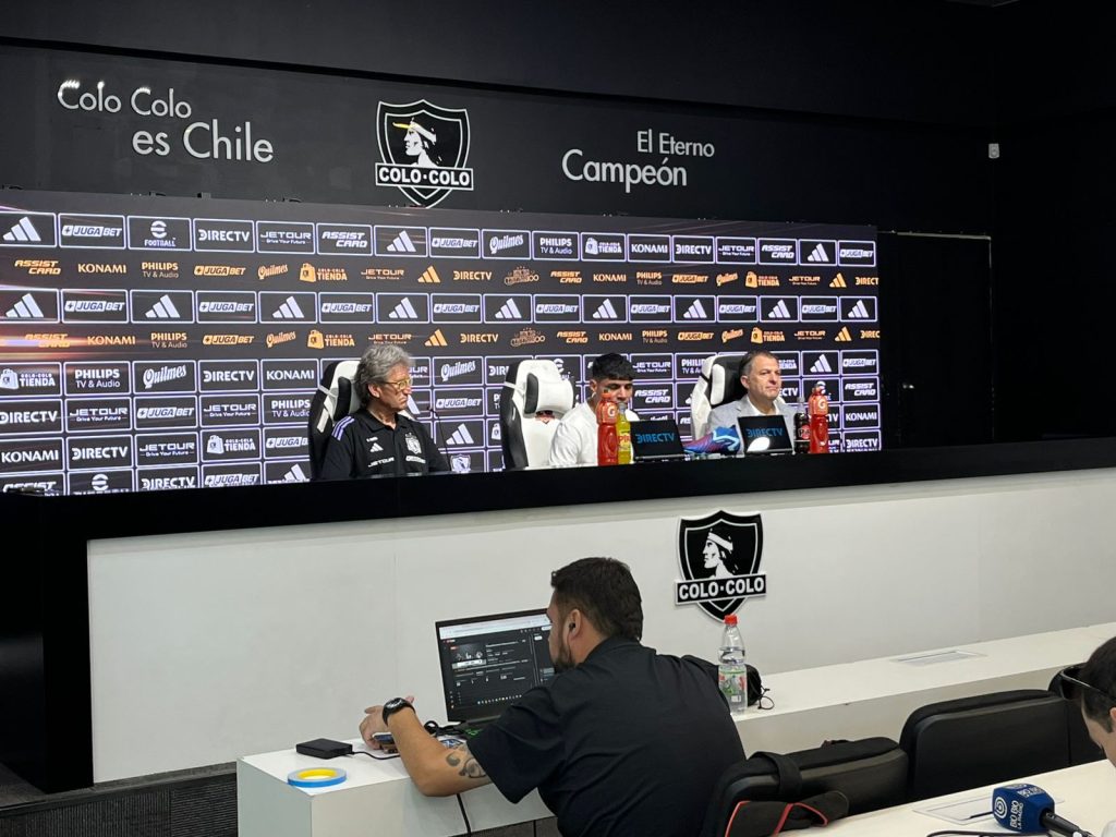 Colo Colo presentó de manera oficial a Claudio Aquino como su primer refuerzo 7 WhatsApp Image 2025 01 09 at 13.03.36