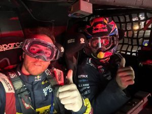 Chaleco López queda en la Historia del Dakar: Quiebra récord de etapas ganadas a nivel Panamericano 1 WhatsApp Image 2025 01 11 at 17.33.55