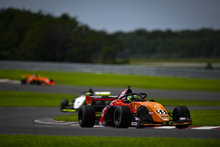 Nicolás Ambiado rescató un podio en una compleja segunda fecha de la Fórmula Regional Americas en EE.UU. 24 FR Americas Championship