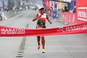 El chileno Carlos Diaz y la peruana Jovana de la Cruz se coronan campeones del Maratón de Santiago 2025 4 MDS Jovana de la Cruz
