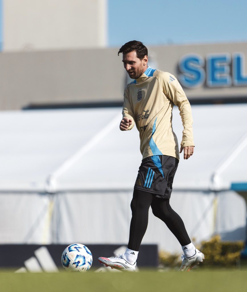 La Scaloneta viene con Messi: Argentina entrena y se prepara para visitar Chile 5 Gsc1dDfWAAAcugZ