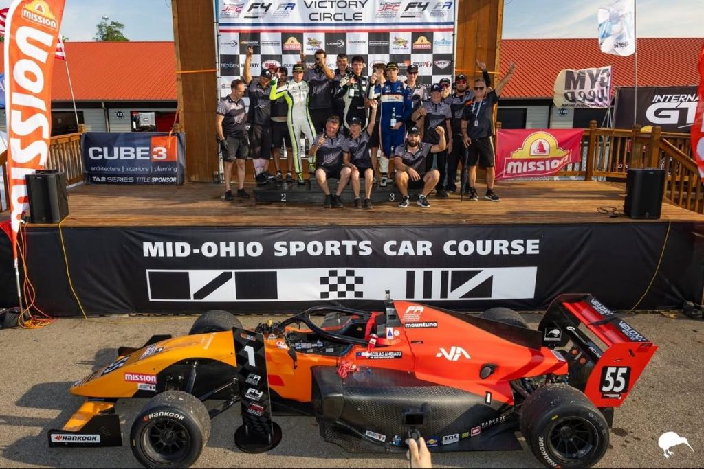 Triple podio y victoria de Nicolás Ambiado en la 4ª fecha de la Fórmula Regional Américas, completando su mejor temporada en el reconocido campeonato norteamericano 17 Triunfo en MID Ohio equipo