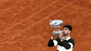 ¡Carlos Alcaraz hace historia en Roland Garros! 2 carlos alcaraz consuma remontada historica conquista roland garros final mas larga historia 70