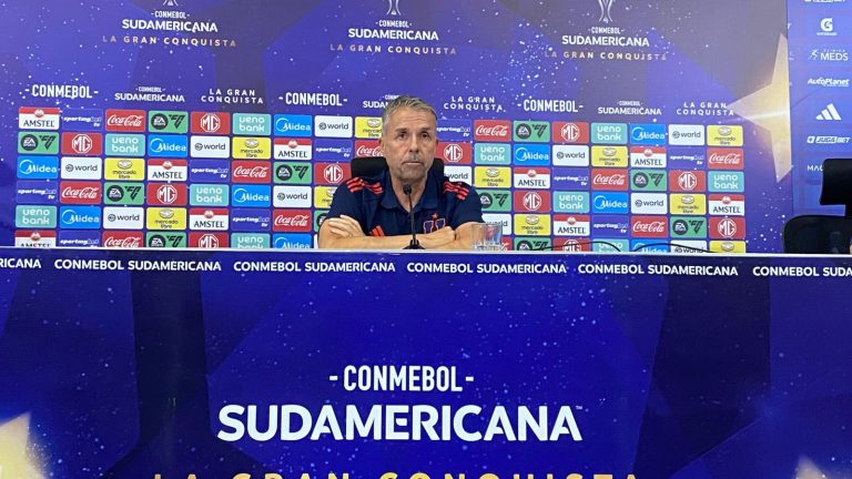 Gustavo Álvarez: “La U debe jugar con grandeza y humildad para llegar a la final” 4 WhatsApp Image 2025-10-22 at 12.11.07