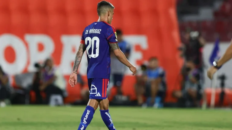 Universidad de Chile vuelve a tropezar y llega en crisis al Superclásico 13 udechile