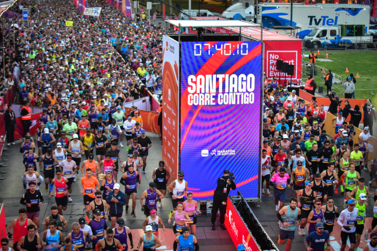 "La Fiesta del Running en la Capital: Más de 35 Mil Corredores Dan Vida al Maratón de Santiago 2026" 2 Ex Alcaldesa de San Bernardo Nora Cuevas declara en la Fiscalia Oriente.