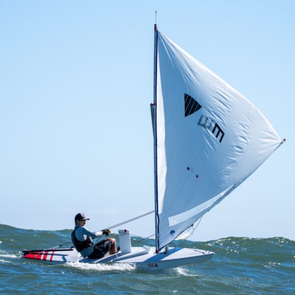Ricardo Seguel y Emilia Veloso ganaron cupos para el mundial de Sunfish en XVI copa escuela naval BCI